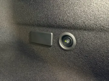 Car image 32
