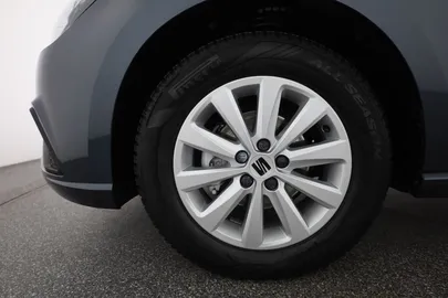 Car image 30
