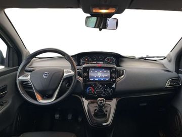 Car image 11