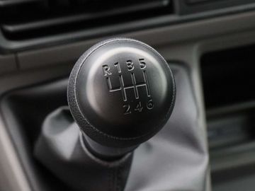 Car image 33