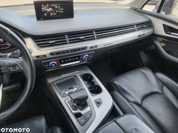 Car image 40