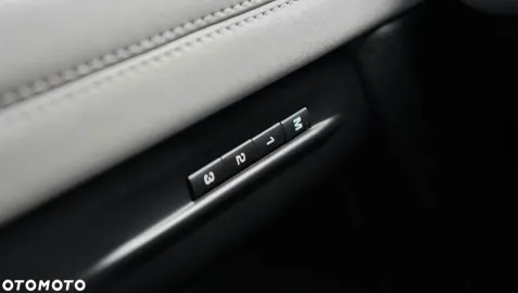 Car image 34