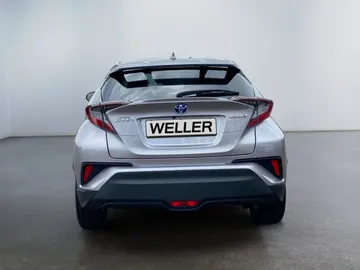 Car image 4