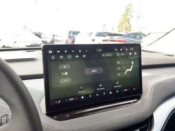Car image 25