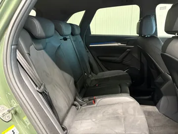 Car image 27
