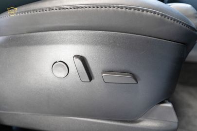 Car image 33