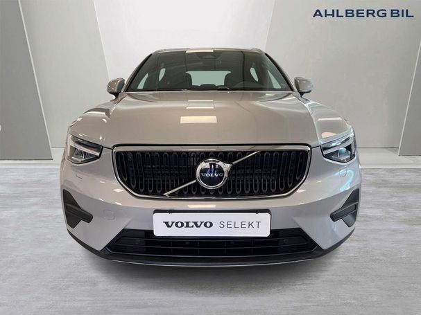 Volvo XC40 B4 Core 147 kW image number 3