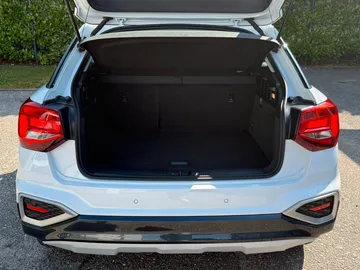 Car image 28