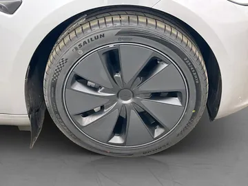 Car image 35