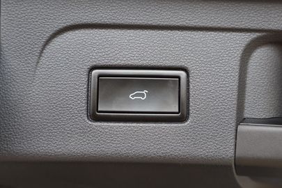 Car image 47