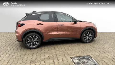 Car image 4