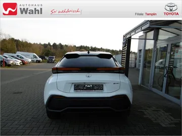 Car image 3