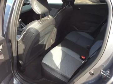Car image 17