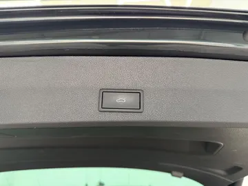 Car image 43