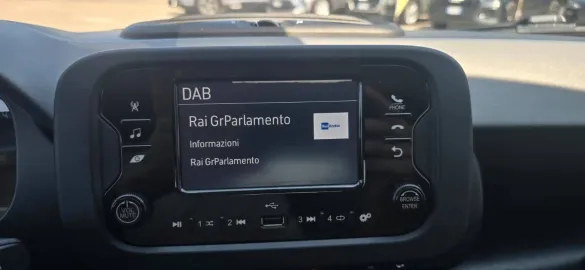 Car image 17