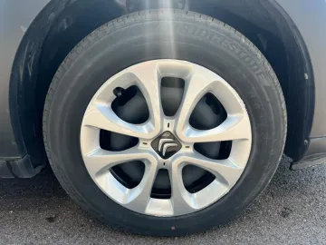 Car image 33