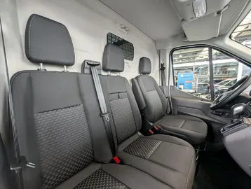 Car image 30