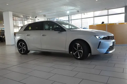 Car image 4
