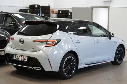 Car image 3