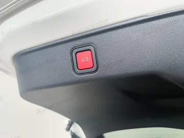 Car image 32