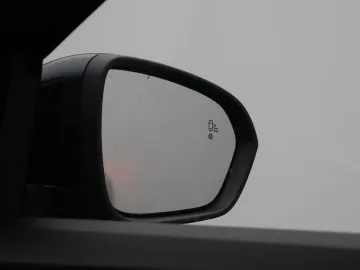 Car image 47