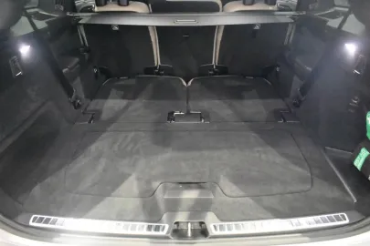Car image 34