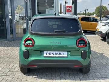 Car image 26