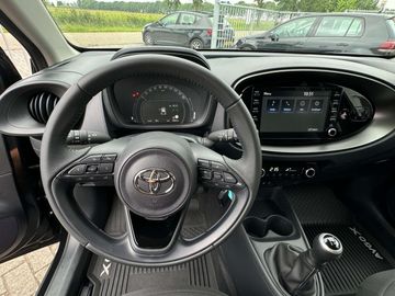 Car image 11