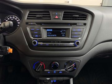 Car image 30