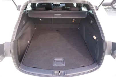 Car image 32