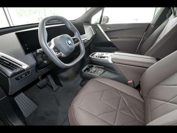 BMW iX xDrive40 240 kW image number 4