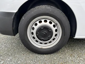 Car image 40