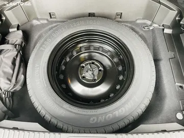 Car image 25