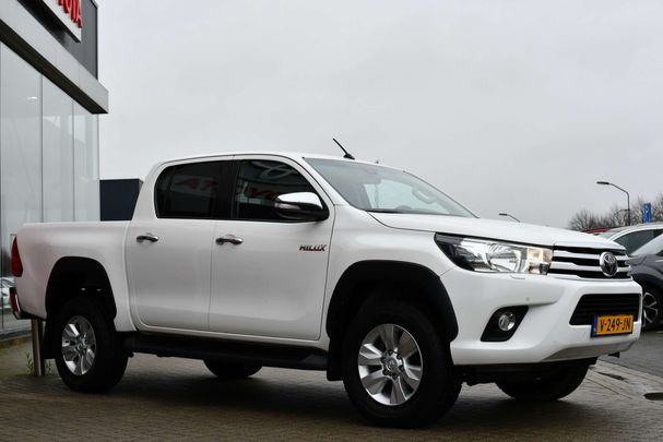 Toyota Hilux D Double Cab 2.4 4D Professional 110 kW image number 11