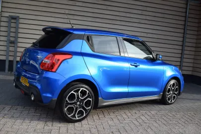 Car image 4
