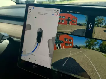 Car image 25