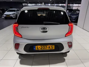 Car image 24