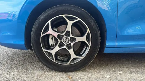 Car image 22