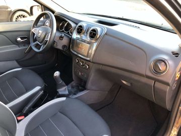 Car image 14