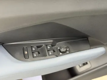 Car image 33