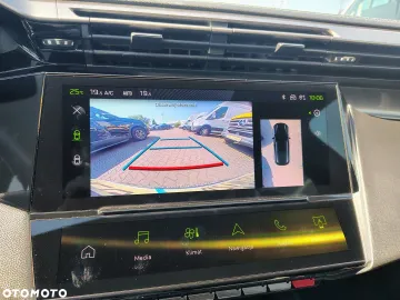 Car image 32