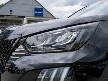 Car image 24
