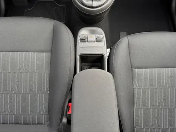 Car image 28
