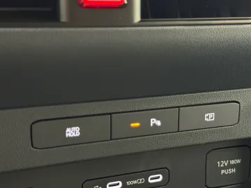 Car image 32
