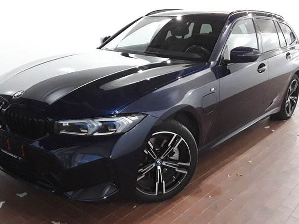 BMW 330e xDrive 215 kW image number 1