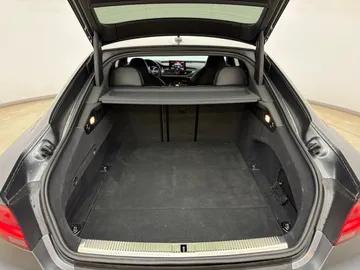 Car image 30