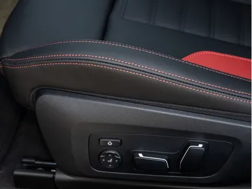 Car image 30
