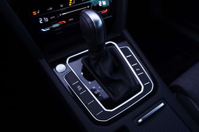 Car image 36