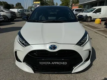 Car image 3