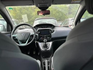 Car image 23